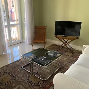 Luminoso Di Design In Centro Appartamento Cagliari